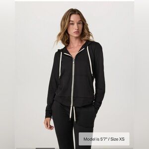 Vuori Women's Halo Performance Hoodie Black